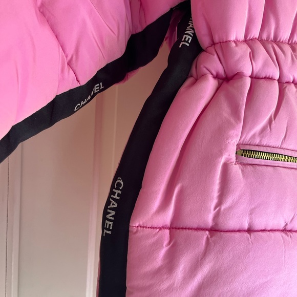 Vintage CHANEL 90s Rare collectible pink silk puffer coat - Picture 9 of 11